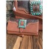 Image 2 : 11"X8.5"X3.5" TAN/SQUARE WESTERN BUCKLE-WESTERN MESSENGER PURSE