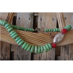 JADE GREEN STONE CHUNKY WESTERN NECKLACE/11" LONG