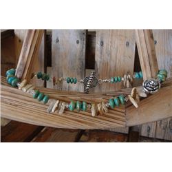 GREEN AND TAN STONE CHUNKY NECKLACE/10"