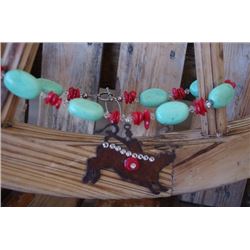 CHUNKY GREEN STONE NECKLACE WITH BUCKING BULL/Chunky necklace with metal bucking bull pendant Clear 