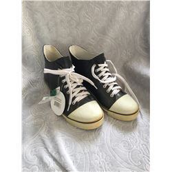 DAV BRAND/SIZE 9/BLACK AND WHITE CONVERSE LOOKING RUBBER BOOT/SHOE