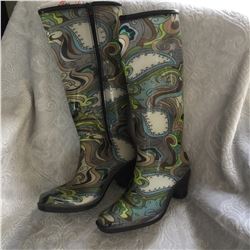 LADIES SIZE M RUBBER BOOT/PEACOCK DESIGN