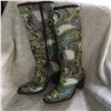Image 1 : LADIES SIZE M RUBBER BOOT/PEACOCK DESIGN