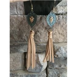 BROWN FRINGE HOOK EARRINGS WITH ARROWHEAD DESIGN CONCHO