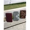 Image 1 : GROUP OF 3 DISCOUNT WALLETS/GREY(DAMAGED, RED, BROWN