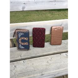 GROUP OF 3 DISCOUNT WALLETS/BROWN, RED, BLUE(DAMAGED)