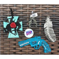 DISCOUNT JEWELER LOT OF 4/ PISTOL, CROSS PENDANT, DOUBLE PISTOL PENDANT, FEATHER PENDANT