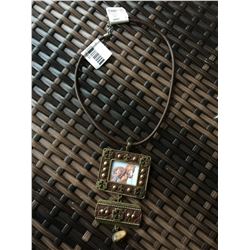 DISCOUNT JEWELERY LOT OF 4/ ROPE NECKLACE, PENDANT