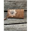 Image 1 : TAN AND FLOWER  TOOLED ACCENT WESTERN TRIFOLD WALLET