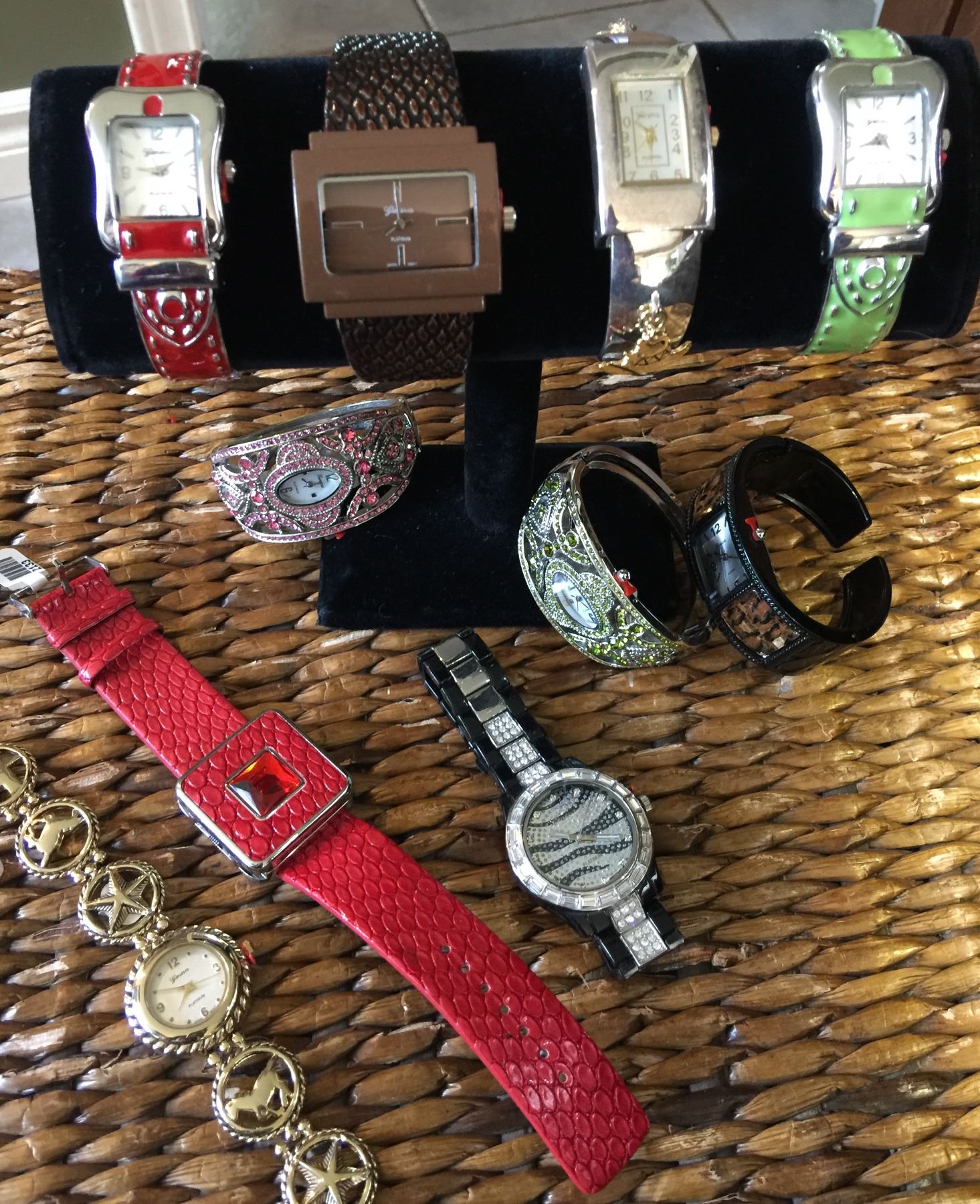 GROUP OF 10 NEW WATCHES *need new watch batteries