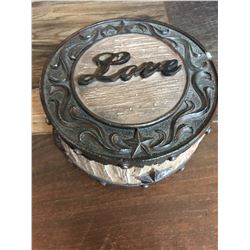 LOVE JEWEL BOX *SMALL CHIP ON IT