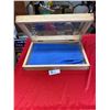 Image 2 : Nice Table top display case 17" x 11" x 4"