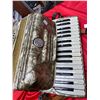 Image 2 : Vintage Acordian