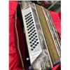Image 3 : Vintage Acordian