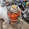 Image 1 : ORANGE SHOP VAC