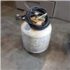 Image 1 : PRESSUREIZED TANK, HOSE, AND NOZZLE
