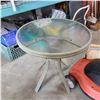 Image 4 : ROUND METAL BASE PATIO TABLE