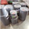 Image 4 : LOT OF METAL CONTAINERS