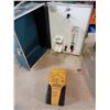 Image 3 : TILE CUTTER, TROWELS, STUD FINER