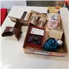 Image 1 : STEREO SCOPE W/ VIEW CARDS AND VINTAGE COLLECTIBLES