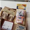 Image 2 : STEREO SCOPE W/ VIEW CARDS AND VINTAGE COLLECTIBLES