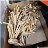 Image 2 : BOX OF DRIFT WOOD DECOR