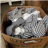 Image 2 : BOX OF TEA TOWELS, PLASCEMATS, AND FLEECE BLANKETS