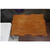 Image 2 : BOWMAN BROTHERS ANTIQUE END TABLE