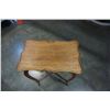 Image 2 : ANTIQUE OAK PARLOUR TABLE
