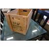 Image 2 : VINTAGE GRAY BEVERAGE CRATE