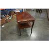 Image 2 : 2 TIER FRENCH PROVINCIAL SIDE TABLE
