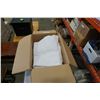 Image 1 : 2 TOTES AND BOX OF TOWELS