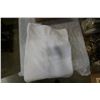 Image 2 : 2 TOTES AND BOX OF TOWELS
