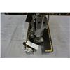 Image 2 : SINGER VINTAGE SEWING MACHINE