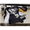 Image 1 : PITTSBURGH PENGUINS STARHANGER AND HAT