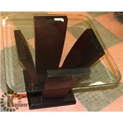 SHOW HOME GLASS TOP TABLE