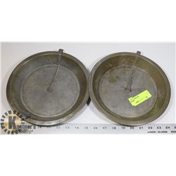 PAIR OF VINTAGE PIE PLATES
