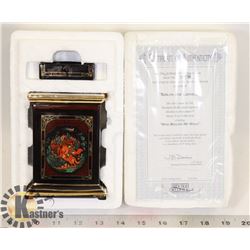 ARDLEIGH ELLIOT PORCELAIN MUSIC BOX 2001