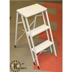 WHITE METAL 3-STEP FOLD-OPEN STEP LADDER