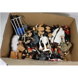 BOX OF VINTAGE WRESTLING FIGURES AND ACCESSORIES