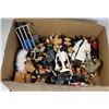 Image 1 : BOX OF VINTAGE WRESTLING FIGURES AND ACCESSORIES