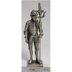 VERANUE HEAVY METAL KNIGHT IN ARMOUR FIGURE