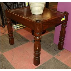 END TABLE DARK BROWN    20" X 25" X 30"