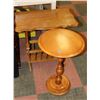 Image 1 : VINTAGE MAPLE END TABLE SOLD WITH OAK MAGAZINE