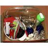 Image 1 : BOX W/HOUSEHOLD ITEMS INCL. SILICONE
