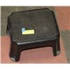 Image 1 : BLACK STEP STOOL