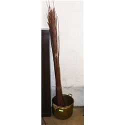 BRASS POT WITH 2 BUNDLES DECORATIVE STICKS