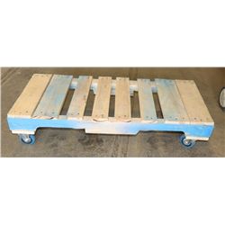 LOT OF 4 HEAVY DUTY CASTORS WITH SMALL PALLET