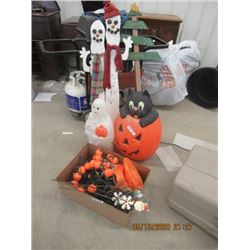 Halloween Light Up Ornaments, Metal Ornaments, Wooden Snowman & Christmas Decorations/Ornaments