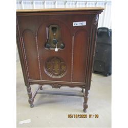 Vintage Stewart Warner Cabinet Radio